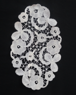 Lace Work Oval Table Mat